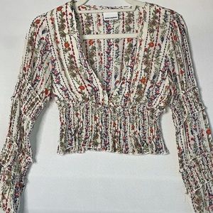 ISABELLE’S CABINET Cropped Floral Blouse